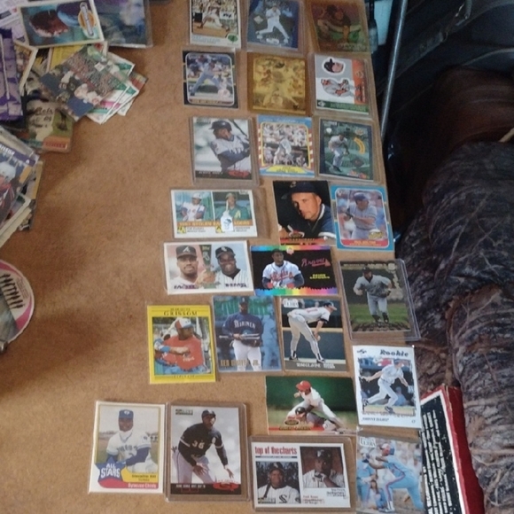Assorted Baseball Trading Cards - Picture 1 of 4